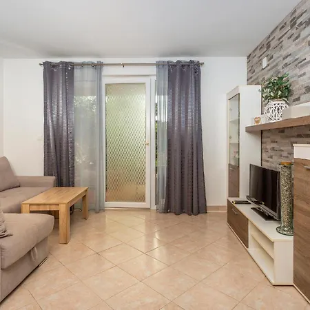 Pet Friendly In Miholjice Appartement *