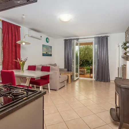 Pet Friendly In Miholjice Lejlighed